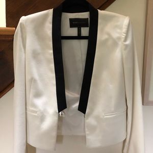 BCBGMaxAzria Off White Cropped Blazer with Black Collar